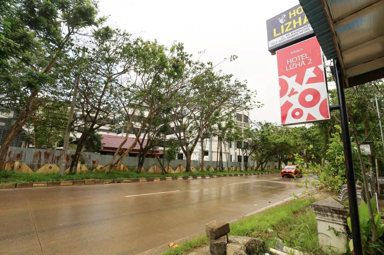 Oyo 90825 Hotel Lizha 2 Samarinda Exterior photo