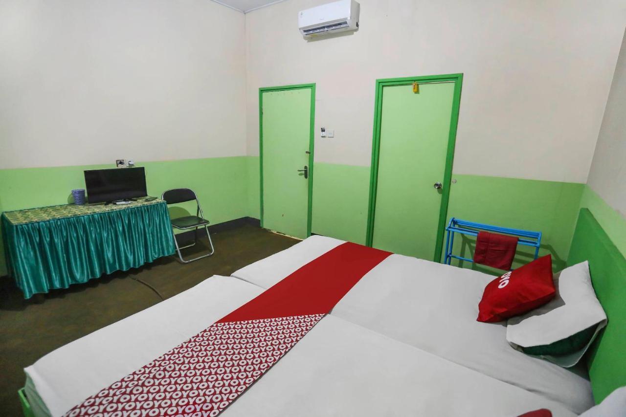 Oyo 90825 Hotel Lizha 2 Samarinda Exterior photo