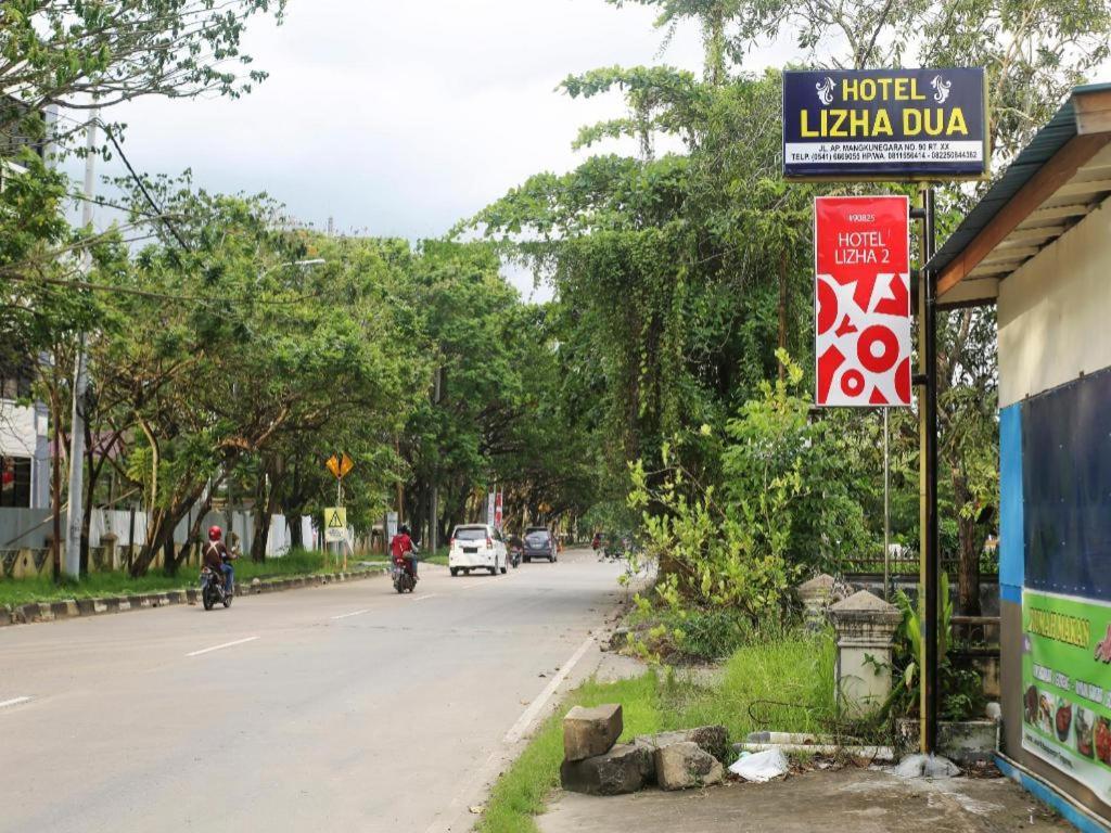 Oyo 90825 Hotel Lizha 2 Samarinda Exterior photo